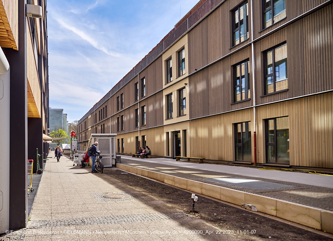 22.04.2023 - Baustelle Montessori Schule im Plettzentrum in Neuperlach